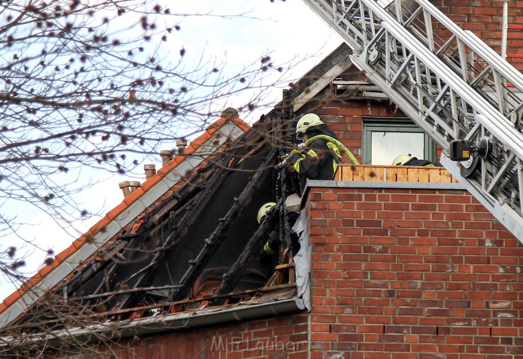 Feuer Koeln Junkersdorf Duerenerstr JK P09.jpg